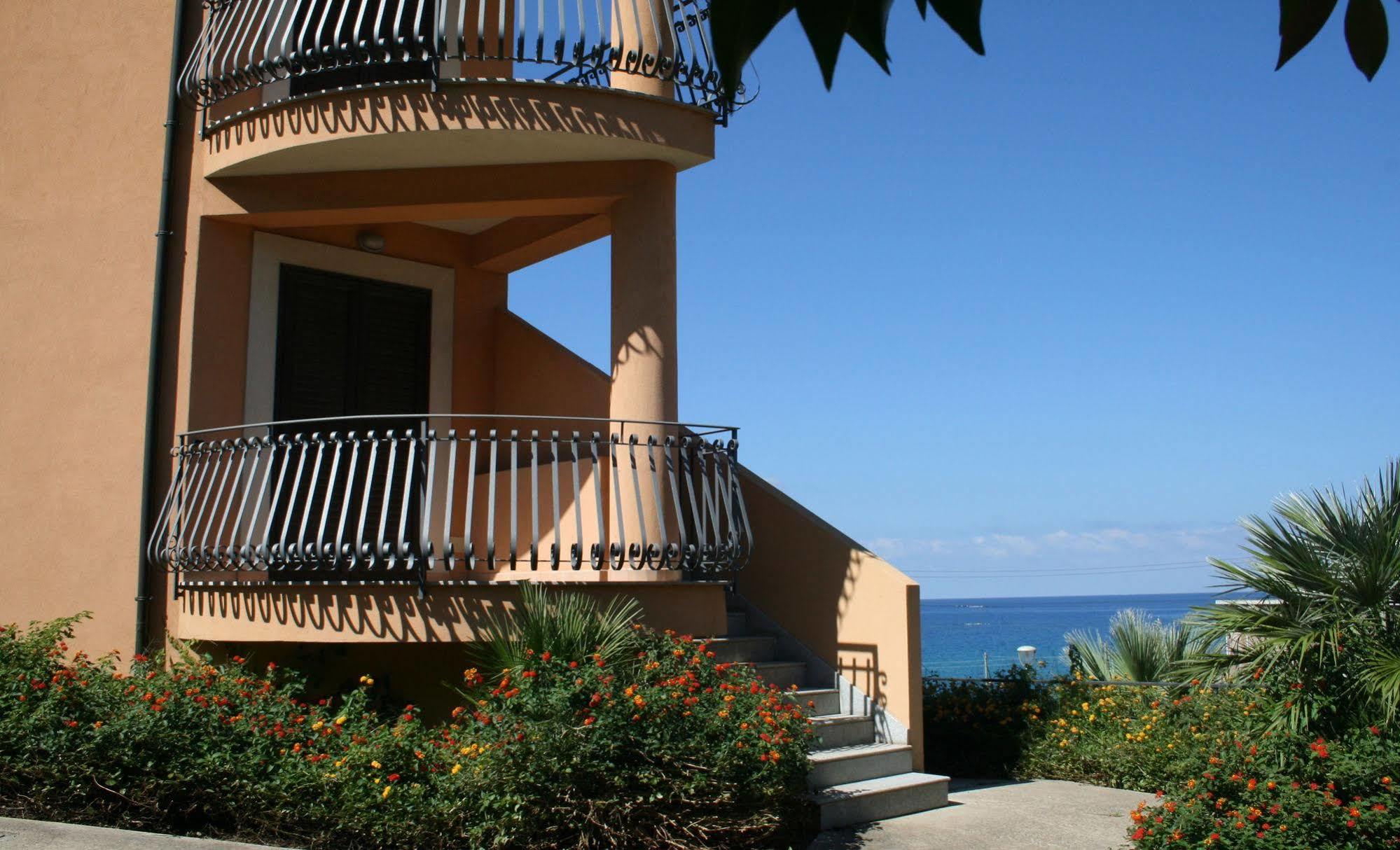 Residence Pietre Bianche ApartHotel Pizzo  Extérieur photo